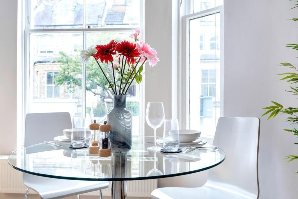 Апартаменты Contemporary Clapham Living Лондон Экстерьер фото